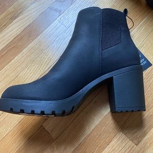 Women boots shoes